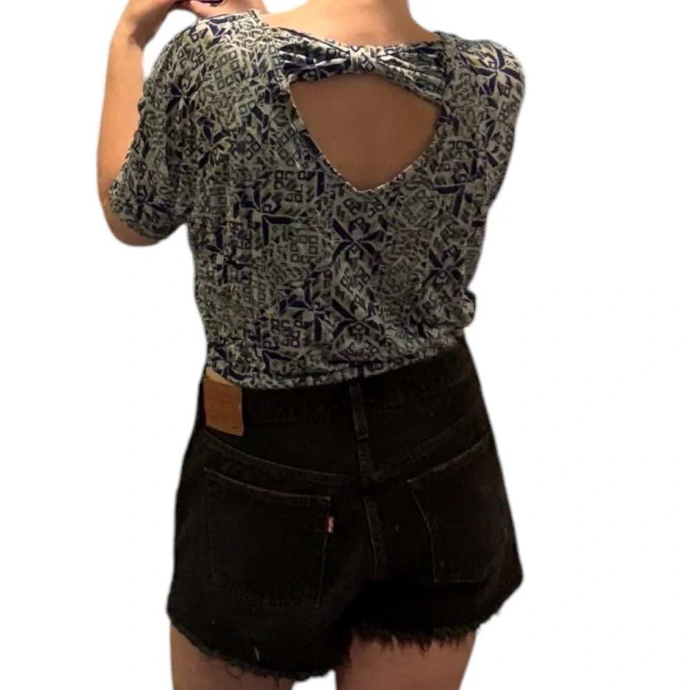 Patterned Open Back Top - Picture 12 of 12